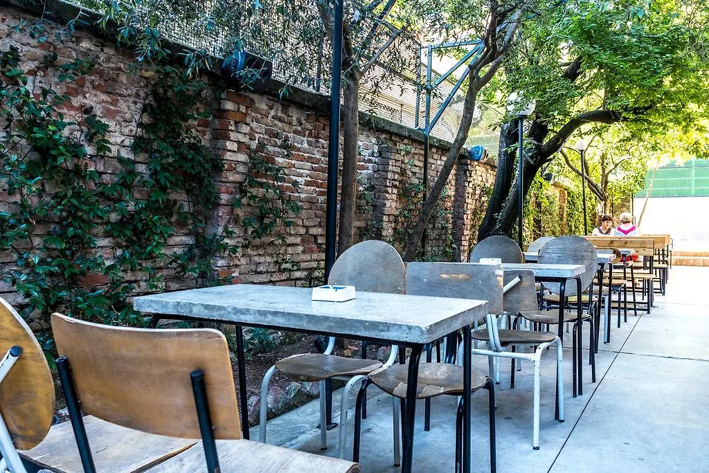 Destil Hostel Tirana