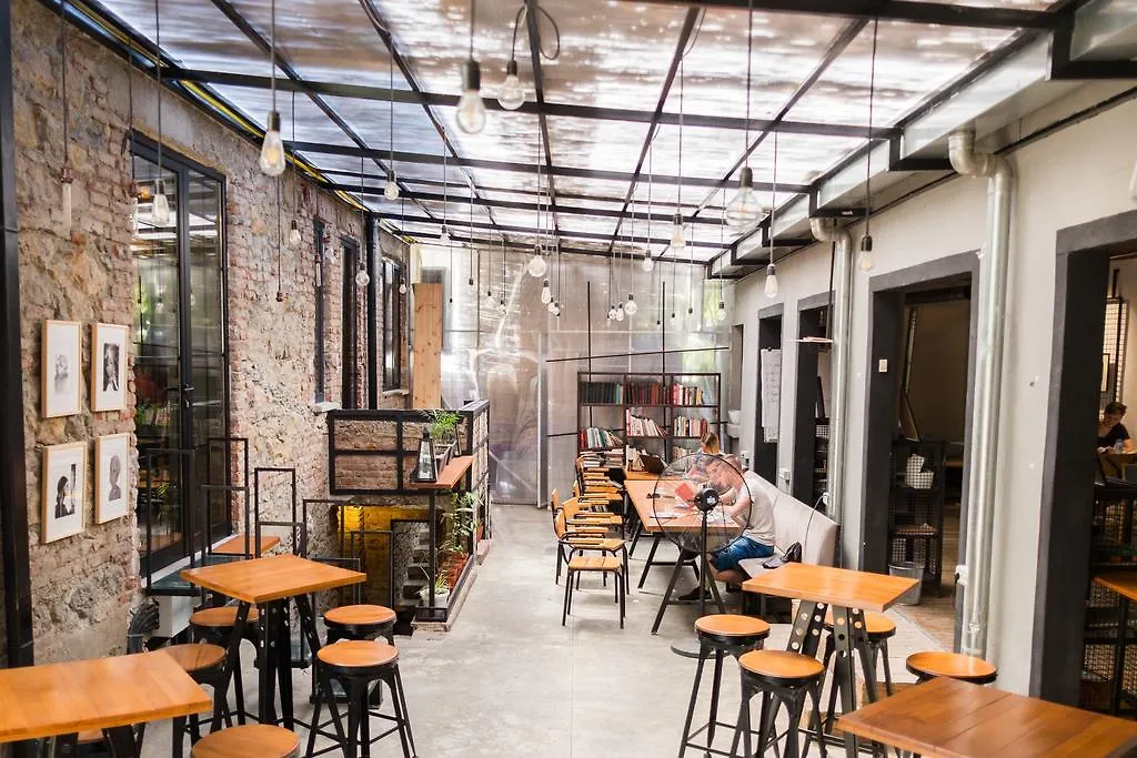 Destil Hostel Tirana